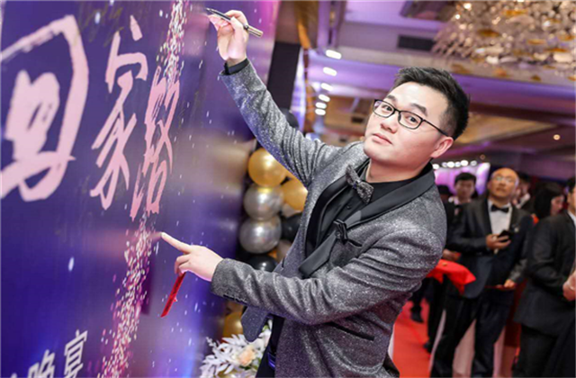 【高光“疫”事】勇敢逆行的特殊“网约车”——东升国际90后，用信念打通生命运输线